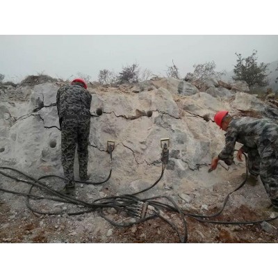 樂平市拆除青石使用大型液壓劈裂機