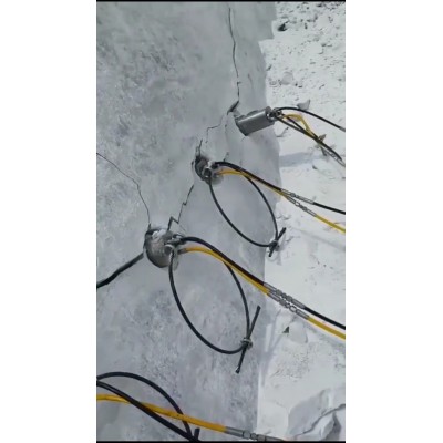 新疆礦山開采石頭用液壓裂石機多少錢