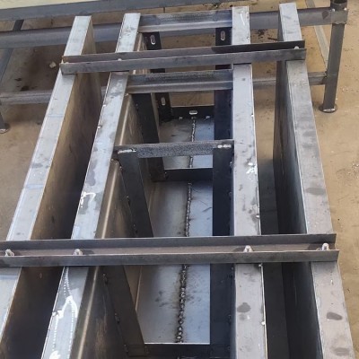預制U型泄水槽模具耐用，U型泄水槽模具價格低