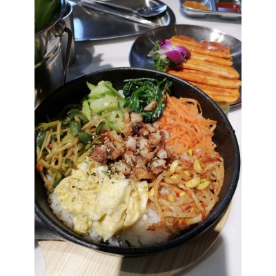 喜葵石鍋拌飯加盟店里天天排隊生意好 日營業額過萬