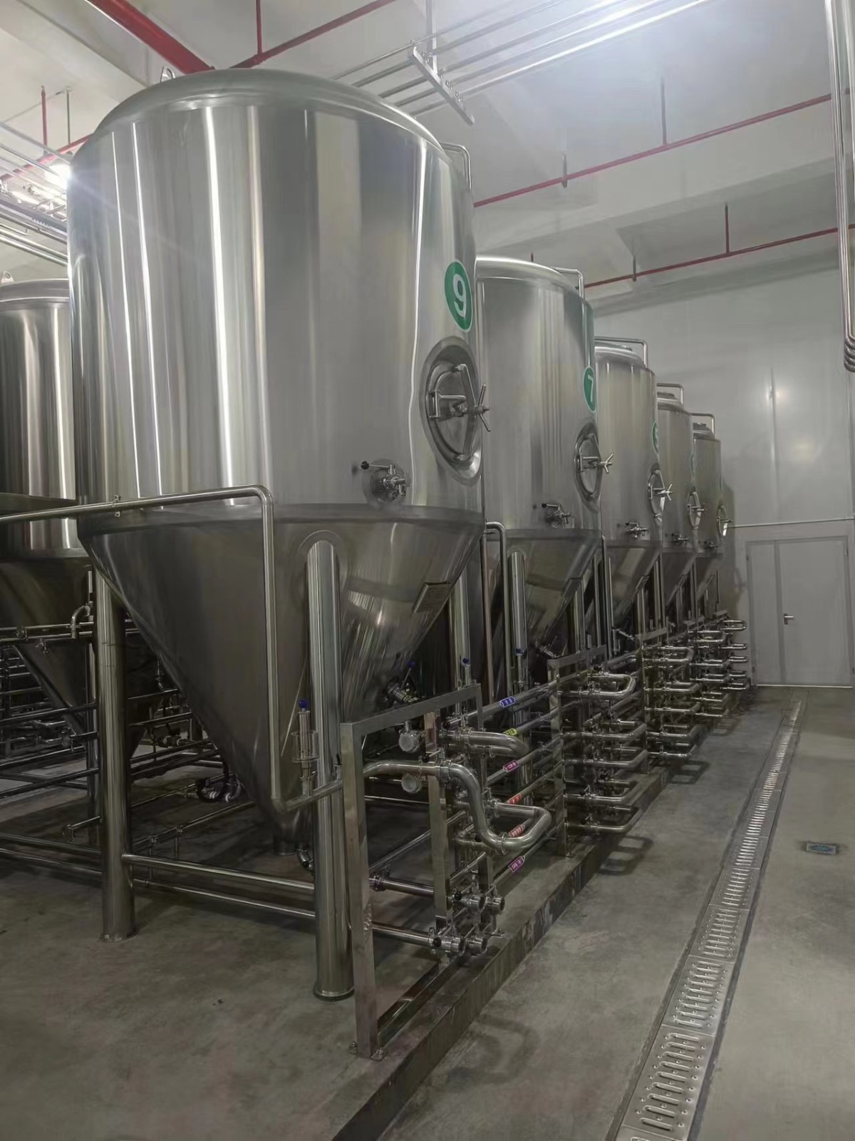 连云港大型啤酒厂年产3000吨的自动化精酿啤酒设备